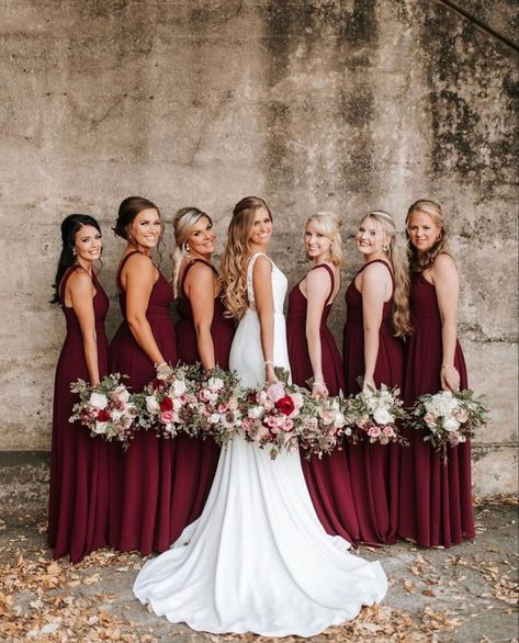 Burgandy Bridesmaids Dress, November Wedding Colors, Burgundy Wedding Theme, Maroon Bridesmaid, Wine Bridesmaid Dresses, Maroon Bridesmaid Dresses, Bridesmaid Poses, Fall Wedding Bridesmaids, Red Wedding Theme