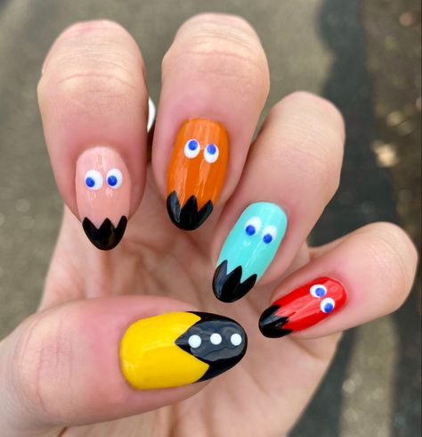 #pacman #arcade #nails #nailart #nailpolish #nailsofinstagram #naildesign #nailideas #nailartdesigns #nailartdesign #gelnails #gelpolish #colorfulnails Pacman Nail Art, 80s Nail Ideas, Video Game Nail Designs, Board Game Nails, Funny Nails Design, Silly Nail Designs, Arcade Nails, Tv Show Nails, Yoshi Nails