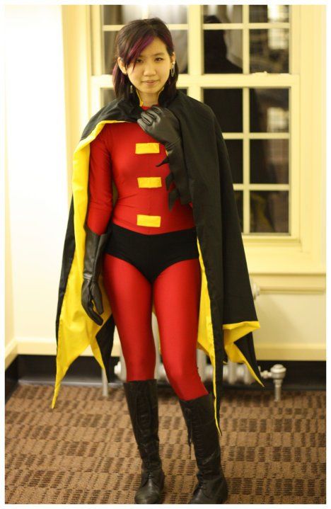 Robin Diy Costume Woman, Robin From One Piece Costume, Female Robin Costume, Robin Cosplay Mask, Red Robin Cosplay, Cosplay Robin, Robin Girl, Batman Costume Diy, Female Robin