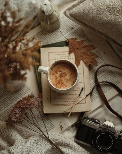 Crystal Photography, Dating Ideas, Bookstagram Inspiration, Kampot, Fall Inspiration, Cozy Aesthetic, Coffee Photography, Flat Lay Photography, Aesthetic Coffee