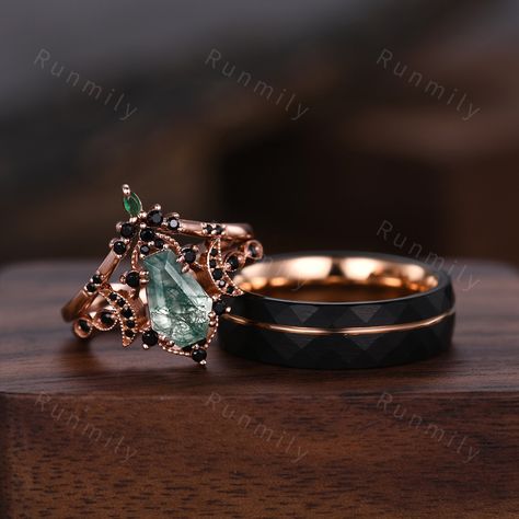 Here we have a Vintage Coffin cut Moss Agate Couples Ring Rose Gold Matching Ring Set His and Hers Wedding Band Promise Ring For Men For Women Black Ring ITEM DESCRIPTION ✦ Handmade, high-quality item! ✦ Material: Sterling Silver/Tungsten ►Sold as a two-piece set ►His ring is Rose Gold Tungsten Carbide. ►His band width: 6mm ►His tungsten ring will not turn green itself and will not cause your skin to turn green.  ✦ Durable - Incredibly Scratch-Resistant to always look great. ✦ Comfort-fit & Weig Moss Agate Matching Rings, Moss Agate Engagement Ring Black Band, Matching Gothic Rings, Moss Agate Coffin Ring, Black Coffin Ring, Matching Promise Rings, Matching Ring Set, Rose Gold Tungsten, Cowboy Wedding