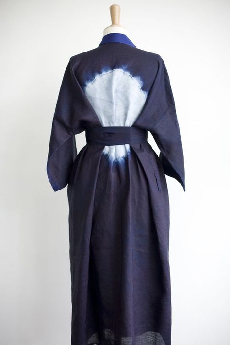 Mode Batik, Moon Sea, Not Understanding, Linen Robe, Western Medicine, Shibori Tie Dye, Indigo Shibori, Fashion Culture, Indigo Dye