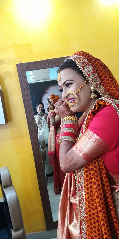 Beautiful Uttarakhand pahadi bride with traditional kumaoni pichhora, Nath, pawchi, jumke and red chura. Kumaoni Wedding, Kumaoni Jewellery, Pretty Asthetics, Kumaoni Bride, Kumaoni Culture, Kumaoni Nath, Pahadi Bride, Nath Bridal Marathi, Pahadi Bride Uttarakhand