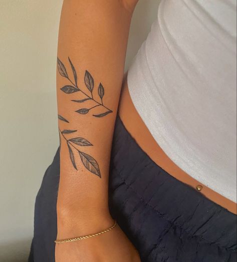 Arm Tattoo Leaves, Tattoo Earthy, Arm Vine Tattoo, Feminine Tattoos Arm, Arm Wrap Tattoo, Earthy Tattoos, Around Arm Tattoo, Wrap Around Tattoo, H Tattoo