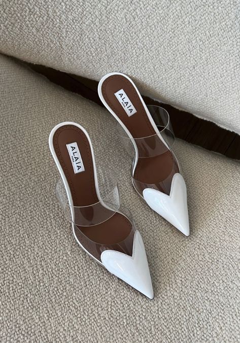 Alaia Heels, Alaia Shoes, High Heels Outfit, Soft Leather Handbags, Fashion Shoes Heels, Pretty Shoes Sneakers, Shoes Heels Classy, Shoes Outfit Fashion, Heart Shoes