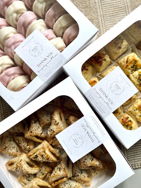 Bakery Package Ideas, Small Business Bakery Packaging, Home Bakery Packaging, Banana Cake Packaging, Mini Bundt Cakes Packaging, Pastry Packaging Design, Baked Goods Packaging Ideas, Pastry Packaging Ideas, Mini Cookies Packaging