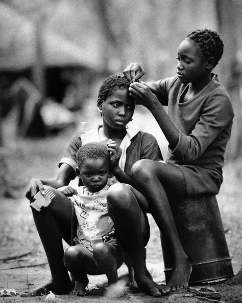 Africa | Lifestyle | People on Instagram: “Be nice to your siblings, they're your best link to your past and the most likely to stay with you in the future. Via @africaniism…” Africa People, Afrique Art, Portrait Photography Men, Face Drawing Reference, African Art Paintings, Black Photography, Black Art Painting, Refugee Camp, African People