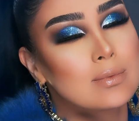 Blue Cut Crease, Royal Blue Heels, Makeup Training, Bridal Eye Makeup, Beauty Makeup Tutorial, Glamorous Look, Makeup Idea, Colorful Eye Makeup, Makeup Eyes