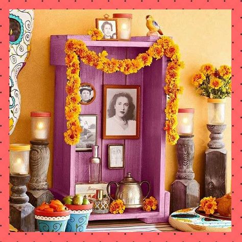 Decora tu departamento con estos hermosos altares de muertos para casas. Te dejamos algunos tips y elementos básicos que no pueden faltar en tu altar.
La entrada 8 ideas para hacer un altar de muertos pequeño en tu departamento se publicó primero en Mujer de 10: Guía real para la mujer actual. Entérate ya.. Dia De Los Muertos Party Ideas, Day Of The Dead Diy, Dia De Los Muertos Decorations Ideas, Den Mrtvých, Day Of The Dead Party, Mini Altar, Day Of Dead, Day Of The Dead Art, All Souls Day