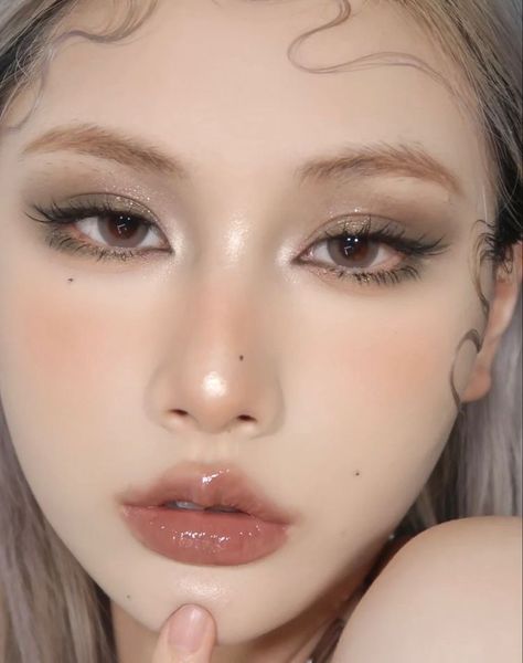 Maquillaje Douyin, Makeup To Recreate, Layout Makeup, Brown Makeup Looks, Makeup Douyin, Asian Makeup Looks, Light Makeup Looks, Makeup Face Charts, Korean Eye Makeup