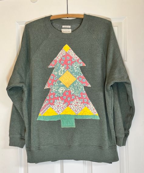 Quilt Block Sweatshirt Diy, Quilt On Sweatshirt, Christmas Patchwork Sweatshirt, Wonky Christmas Tree, Quilted Christmas Tree Sweatshirt, Quilt Block On Sweatshirt, Quilt Sweatshirt, Bleach Flannel, Christmas Sweatshirt Ideas