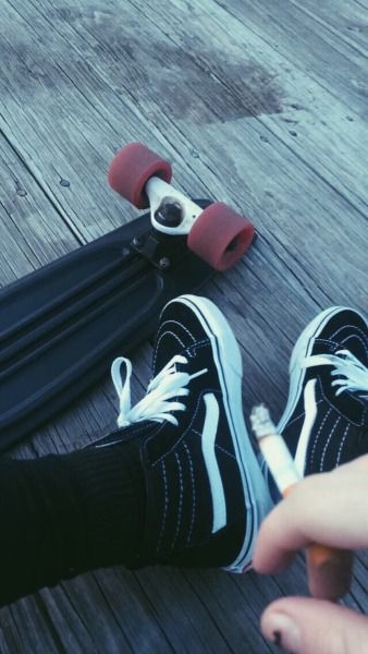 penny board | Tumblr Penny Board Aesthetic, Aesthetic Skater Girl, Skater Girl Aesthetic, Skateboard Photos, Skateboard Aesthetic, Penny Skateboard, Skate Photos, Penny Board, Skateboard Photography