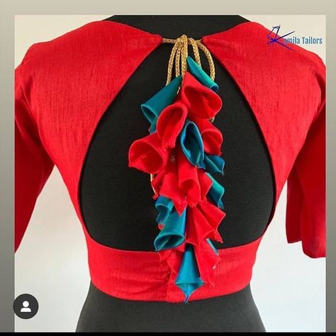 trendy blouse idea's on Instagram: “Not for sale.  Follow - @trendy_blauses_  Designer - @kamilatailors Dm for credit and removal.  Dm for paid promotions.  #designerblause…” Navari Saree Blouse Design, Blouse Design Simple, Tassels Fashion Clothing, Saree Blouse Design, 50 Blouse Designs, Cotton Blouse Design, Blouse Designs Catalogue, New Saree Blouse Designs, Traditional Blouse Designs