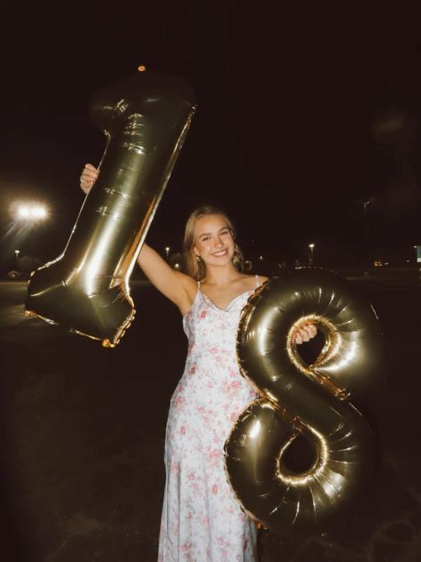 18th Bday Party Ideas Outside, 18th Birthday Aesthetic Photos, Birthday Asthetics Photos, 18th Birthday Party Photoshoot, Birthday Digital Camera Pics, At Home Bday Photoshoot, Birthday Pic Ideas Aesthetic, 18th Birthday Girl Aesthetic, Birthday Photo Inspo Aesthetic