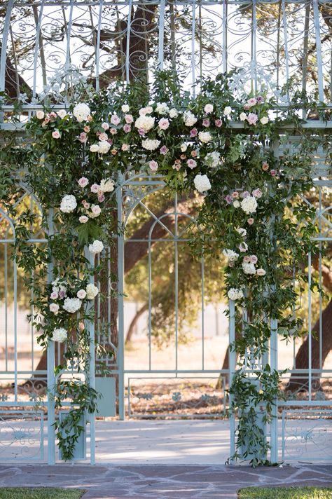 Ma Maison Green Cathedral ceremony arch. Vendella, hypnose, quicksand and amnesia roses with vinery and ivory hydrangeas Green Cathedral, Amnesia Rose, Diy Wedding Arch, Fairytale Aesthetic, Loft Wedding, Wedding Altars, Background Photos, Dripping Springs, Ceremony Arch