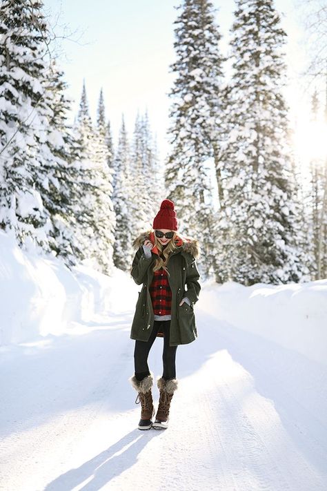 CHAMPAGNE & SNOW // #CLICQUOTINTHESNOW Winter Ceremony, Winter Fashion Cold, Blair Eadie, Atlantic Pacific, Winter Outfits Cold, Deer Valley, Snow Outfit, Boating Outfit, Sorel Boots