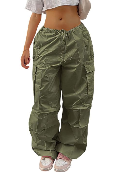 cargo pants outfit, green cargos, streetwear, parachute pants outfit, cargos, outfit ideas, old money otfits, outfit, pretty outfits, baddie oufits casual, college outfits, pretty outfits, everyday outfits, outfit, autumn outfits Pocket Design Fashion, Celana Kargo, Casual Cargo Pants, Design Moda, Legging Jeans, Loose Trousers, Cargo Pants Women, Casual Trousers, Mongolia