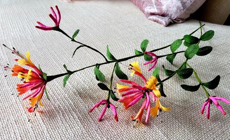 From oranges, coral pinks & yellows, these life like delicate stems of honeysuckle are handmade with Crepe paper. Crepe Paper Plants, Paper Bouquet Diy, Crepe Flowers, Honey Suckle, Honeysuckle Flower, English Gardens, Paper Plants, Paper Bouquet, Crepe Paper Flowers