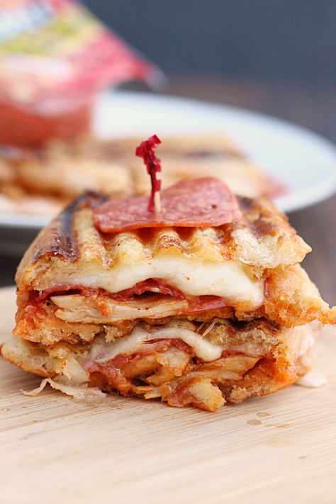 Best Panini Recipes, Chicken Pepperoni, Pepperoni Chicken, Panini Recipes, Easy Chicken Parmesan, Deli Sandwiches, Soup And Sandwich, Quesadillas, Food Network