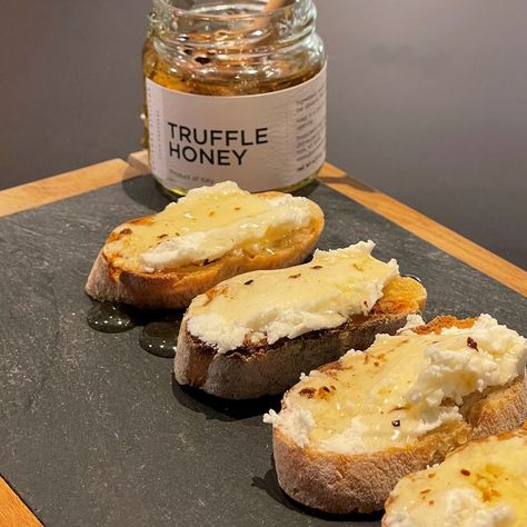 Bruschetta With Goat Cheese, Truffle Honey, Truffle Cheese, Goat Cheese Recipes, Bruschetta Recipe, Truffle Recipe, Black Truffle, Home Chef, Simple Recipe