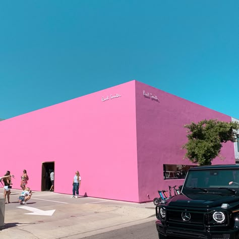 Los Angeles Melrose, Miami Sunset Aesthetic, Pink Wall Los Angeles, Los Angeles Instagram Pictures, Hollywood Sign Hike, Los Angeles Pictures, Angeles Aesthetic, California Pictures, Travel Instagram Ideas