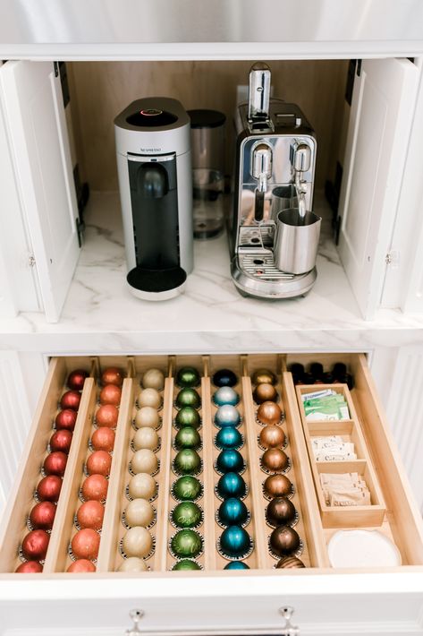 Coffee Bar Cabinet Organization, Organization Coffee Station, Kitchen Organization Coffee Station, Nespresso Vertuo Plus Station, Coffee Station Drawer, Coffee Drawer Ideas, Coffee And Tea Drawer, Cup Drawer Organization, Nespresso Drawer Organization