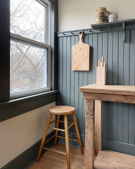 Homestedt | Catskills on Instagram: "A little glimpse of one of the 8 kitchen corners at The Boarding House, a dream project we have been working on for over a year for our wonderful clients @seminaryhillcider. As we getting so so close to completion we will be sharing lots more in the coming weeks. . . . . . . . . . . #renovationproject #interiordesign #gutrenovation #hospitalitydesign #design #interiordesigner #interior #kitchenette #kitchendesign #reclaimedwood #kitchenunits #farmhousetable Upstate House, Kitchen Corners, Boot Room Utility, Earthy Kitchen, Dreamy Design, Boarding House, Kitchen Corner, Boot Room, Lake Cottage