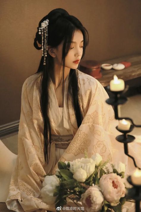 Japanese Bride Traditional, Traditional Japanese Woman Kimono, Japan Traditional Dress, China Hairstyle, Chinese Hairstyle Traditional, Traditional Korean Hairstyle, Traditional Chinese Hairstyle, China Traditional Dress, Ancient Chinese Hairstyles