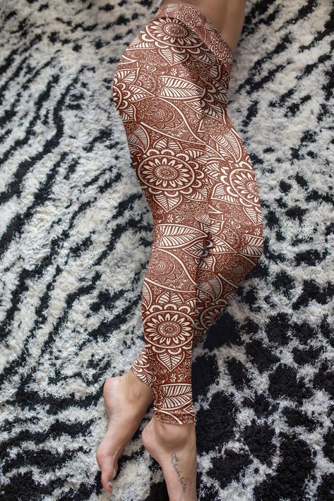 Leg Simple Mehndi Design, Mehndi Dress Design, Full Body Henna, Floral Leggings Outfit, Indowestern Outfits, Simple Mehandi, Leg Henna, Leggings Outfit Ideas, Mehndi Outfit