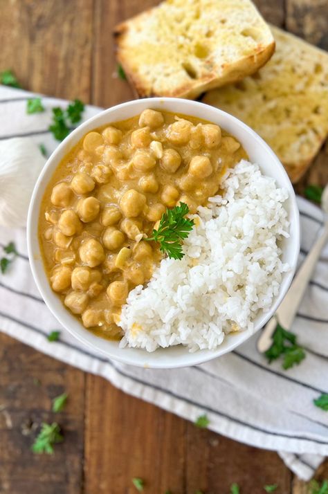 CREAMY Garlic Chickpeas with Rice | Packed with GOODNESS & Easy to Make Garbanzo Bean And Rice Recipes, Chickpea And Rice Recipe, Chickpeas And Rice, Rice And Chickpeas, Garlic Chickpeas, Garbanzo Bean Recipes, Rice Pack, Black Bean Salad, Dish Warmer