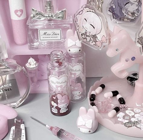 Jirai Kei Room, Jiraikei Aesthetic, Emo Pink Aesthetic, Jirai Kei Aesthetic, Dark Kawaii Aesthetic, Menhera Aesthetic, Hospitalcore Aesthetic, Menhera Kei, Creepy Cute Fashion