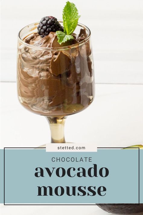 Avocado mousse is a luscious, rich chocolate dessert sweetened with honey. It’s a quick and easy dairy-free delight! https://www.stetted.com/avocado-mousse/ Avocado Chocolate Mousse Healthy, Avacado Mousse, Avocado Dessert Recipes, Avocado Mouse, Avocado Recipes Dessert, Rich Chocolate Dessert, Chocolate Avocado Mousse, Healthy Chocolate Mousse, Dessert Inspiration