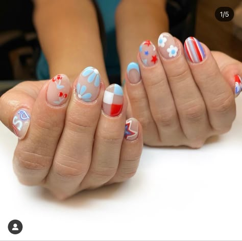 Cute June Nails, 4th Of July Nail Polish Ideas, Fun Fourth Of July Nails, 4thof July Nail Designs, Trendy 4th Of July Nails, 4th Of July Nails Ideas, Minimalist 4th Of July Nails, Fourth Of July Nails Short, 4th Nails