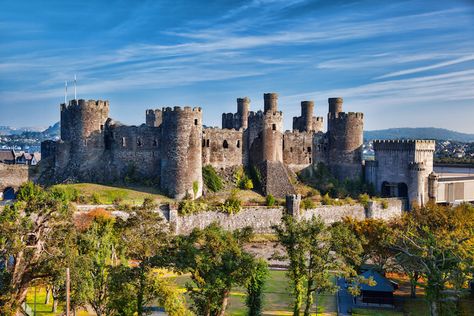 ••Conwy Castle•• from article "10 Most Beautiful Castles in Wales" in Touropia 2016-11-03 • mostly  Edwardian castles by King Edward I - new era in castle construction: not classic motte-and-bailey design with central keep and outer stockade, but fairytale-like rings of walls and multiple towers • castles: 1.Caernarfon Castle  2.Harlech Castle  3.Conwy Castle  4.Beaumaris Castle  5.Caerphilly Castle  6.Pembroke Castle  7.Raglan Castle  8.Cardiff Castle  9.Carreg Cennen  10.Criccieth Castle Welsh Castles, Bodiam Castle, Castles In Wales, Castles To Visit, Warwick Castle, European Village, Highclere Castle, Edinburgh City, Medieval Fortress