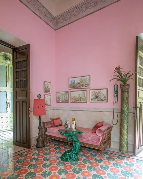 Pistachio Green Wedding, Wocky Slush, Mexico Architecture, Moroccan Architecture, Merida Mexico, I Want To Live, Stenciled Floor, Entry Foyer, Colonial House