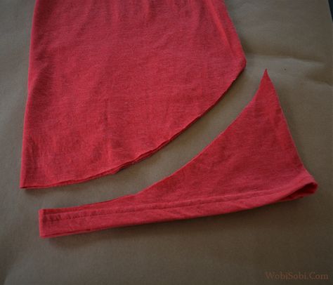 Cut Tshirt Sleeves Diy, Cut Sleeves Off Tshirt Women, How To Cut Tee Shirts, How To Cut Neck Out Of Tee Shirt, How To Cut A Tshirt Off The Shoulder Diy, Cute Cut Tshirt Ideas, How To Cut Sleeves Off Tshirt, Cut Neckline Tshirt, Tshirt Modification Diy