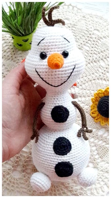 Disney Snowman, Crochet Olaf, Amigurumi Today, Christmas Crochet Patterns Free, Dolls Crochet, Christmas Crochet Pattern, Crochet Snowman, Crochet Geek, Crochet Xmas