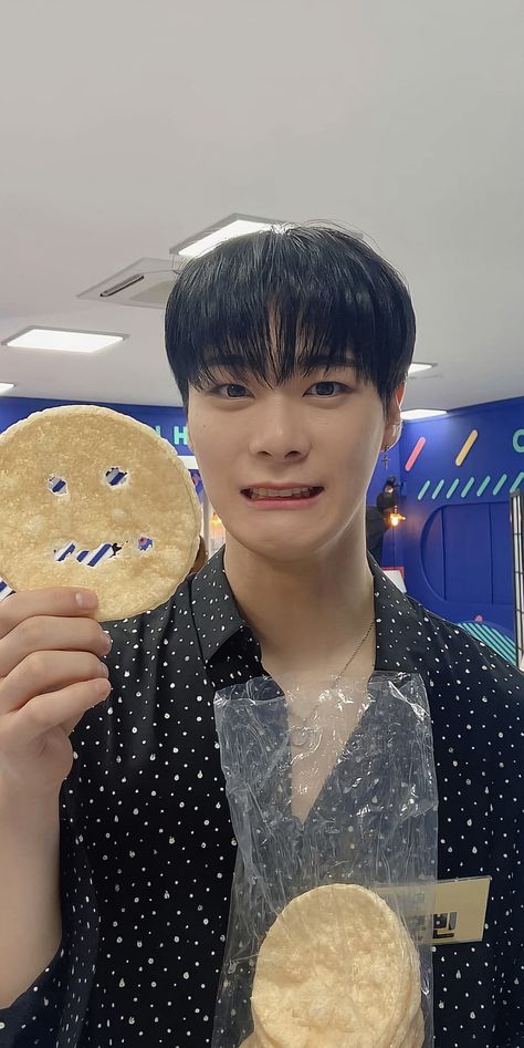 Moonbin Smile Wallpaper, Moonbin Cute Smile, Moonbin Background, Moonbin Astro Smile, Moonbin Astro Cute, Moonbin Wallpaper Lockscreen, Moonbin Lockscreen, Moon Bin Wallpaper, Moonbin Astro Wallpaper