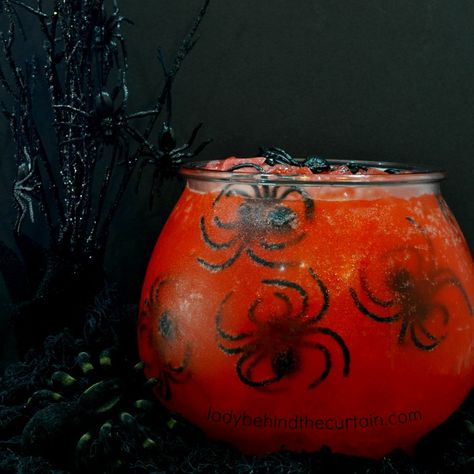 Black Widow Venom Halloween Punch Spiderman Punch Drink, Spiderman And Venom Birthday Party, Venom Birthday Party Ideas, Spiderman Birthday Party Food, Venom Birthday, Halloween Party Punch, Halloween Punch Recipes, Halloween Party Drinks, Halloween Drinks Alcohol