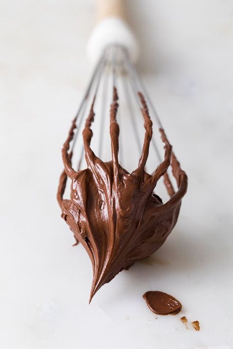 A close-up picture of a whisk covered in soft peaks of whipped chocolate ganache. Coconut Cream Frosting, Whipped Chocolate Ganache, Homemade Truffles, Whipped Ganache, Chocolate Ganache Frosting, Ganache Frosting, Coconut Frosting, Icing Frosting, Desserts Vegan