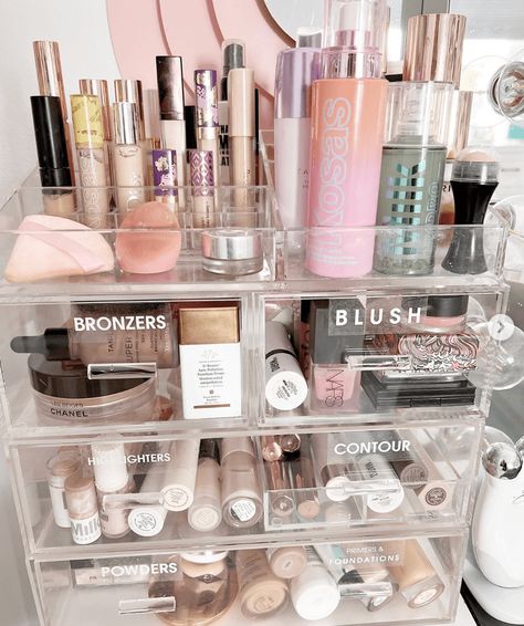 Declutter Makeup, Makeup Organizer Ideas, Afro Hairstyles Women, Les Beiges Chanel, Clear Makeup Organizer, Makeup Containers, Acrylic Organizer Makeup, Organizer Ideas, Makeup Organization Vanity