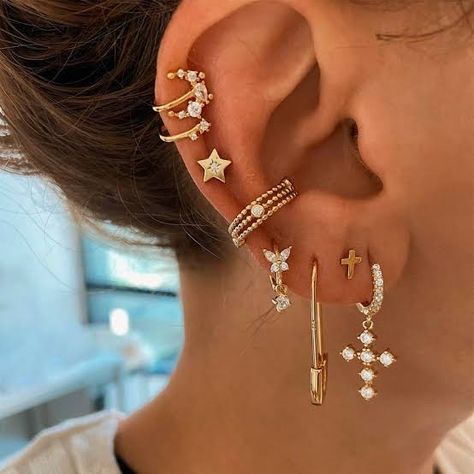 https://encrypted-tbn0.gstatic.com/images?q=tbn:ANd9GcRDEvF5zFlGHmmGxIwiWA01Zt98OZM4JMlTww&usqp=CAU Stacked Ear Piercings, Earrings 2023, Pretty Ear Piercings, Stud Style, Helix Piercing, Ear Stud, Jewelry Wholesale, Color Dorado, Ear Studs