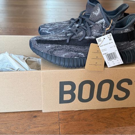 Stylish And Comfortable, The Adidas Kids Yeezy Boost 350 V2 In Black Is Perfect For Active Kids. Featuring A Sleek Design And Durable Construction, These Shoes Offer Both Fashion And Function.