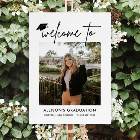 Graduation Party Welcome Sign, Graduation Welcome Sign, Modern Graduation Party, College Graduation Party, College Graduation Parties, Graduation Presents, Welcome Signs, Graduation Photo, Graduation Decorations