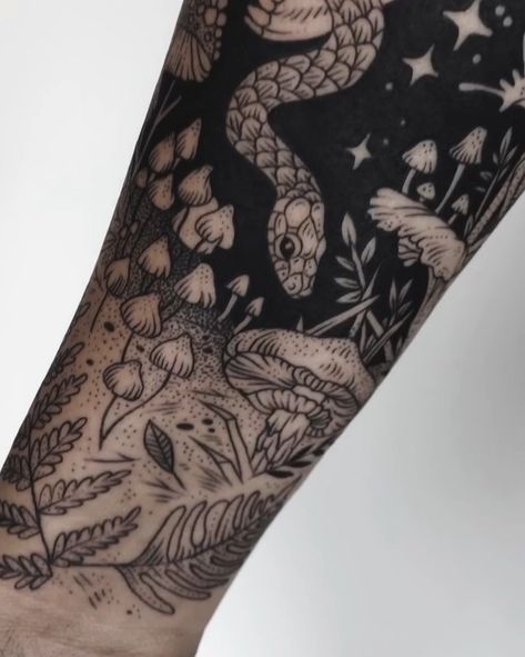 Nocturnal Animals Tattoo, Patchwork Cover Up Tattoo, Super Natural Tattoo, Tattoo Cover Up Before And After, Nocturnal Tattoo, Forest Animal Tattoo, Nature Back Tattoo, Dark Nature Tattoo, Galaxy Stern