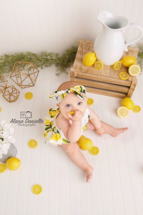 6 Month Old Photoshoot, 6 Month Old Photography, Lemon Photoshoot, Month Old Photoshoot, Old Photoshoot, Lemon Photography, Sitter Photography, 6 Month Baby Picture Ideas, Themed Photoshoot