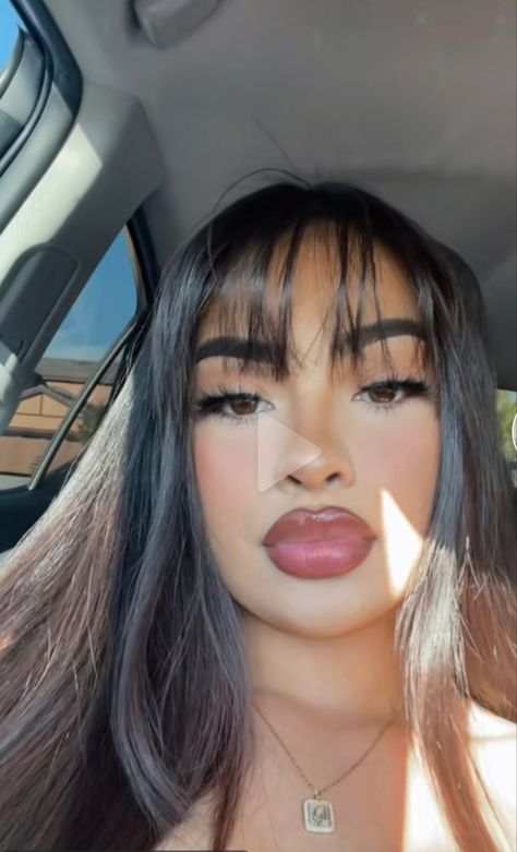 Makeup Looks With Bangs, Baddie With Bangs, Latinas With Bangs, Baddie Hairstyles With Bangs, Bangs For Round Face Shape, Makeup With Bangs, Black Hair Baddie, Latina Bangs, Baddie Haircuts