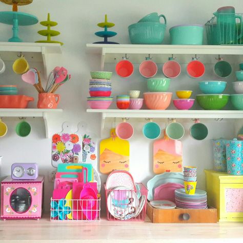 Colorful Kitchen Organization, Maximalist Dishes, Pastel Eclectic Kitchen, Maximalism Kitchen, Pastel Maximalist, Colorful House Decor, Room Partition Wall, Casa Hobbit, Kitsch Kitchen