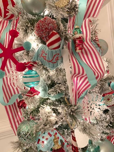 Red And Teal Christmas Decor, Red And Teal Christmas Tree, Teal And Red Christmas Decor, Teal Christmas Tree, Elf Costumes, Turquoise Christmas Tree, Make Christmas Tree, Mint Christmas, Aqua Christmas