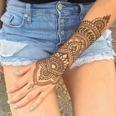 Henna Arm Tattoo, Henna Sleeve, White Henna Tattoo, Cool Henna Designs, Henna Tattoo Designs Arm, Indian Henna Designs, Mandala Hand Tattoos, Hand Decor, Palm Mehndi Design